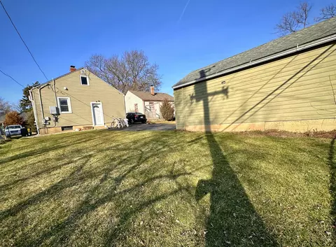 Exterior - 923 4th Ave, Aurora, IL 60505 photo 6 of 11