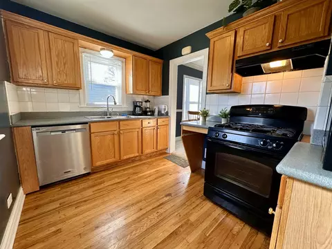 Kitchen - 923 4th Ave, Aurora, IL 60505 photo 1 of 3