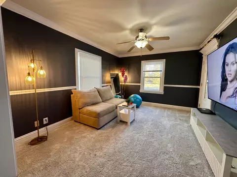 Living - 923 4th Ave, Aurora, IL 60505 photo 3 of 3