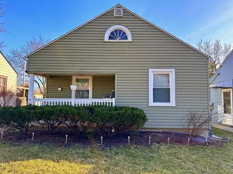 923 4th Ave, Aurora, IL 60505