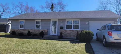 815 Robinson Ave, Streamwood, IL 60107