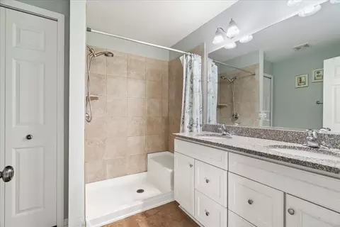 Bath - 12517 Kildare Dr, Plainfield, IL 60585 photo 2 of 3