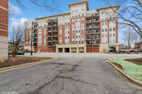 656 Pearson St #206, Des Plaines, IL 60016