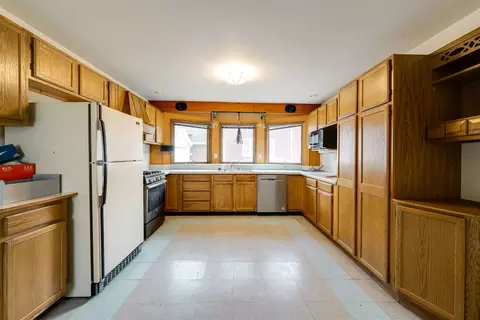 Kitchen - 603 W Walnut St, Bloomington, IL 61701 photo 3 of 5