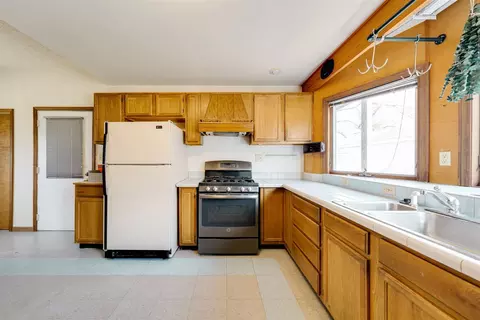 Kitchen - 603 W Walnut St, Bloomington, IL 61701 photo 5 of 5