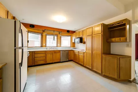 Kitchen - 603 W Walnut St, Bloomington, IL 61701 photo 4 of 5