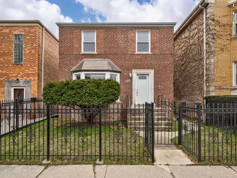 2824 W Berwyn Ave, Chicago, IL 60625