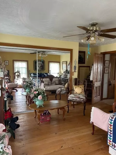 Living - 2665 E Sherrill Rd, Minooka, IL 60447 photo 8 of 9