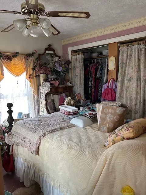 Bedroom - 2665 E Sherrill Rd, Minooka, IL 60447 photo 2 of 2