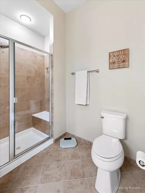 Bath - 3855 Olympia Fields Dr, Elgin, IL 60124 photo 2 of 4
