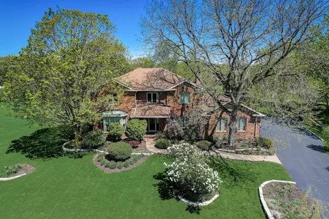 16 John Dr, Hawthorn Woods, IL 60047