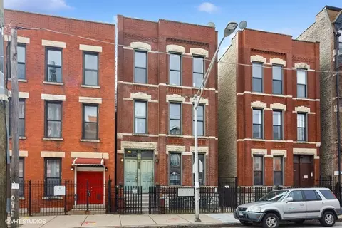 1333 W Huron St #2B, Chicago, IL 60642