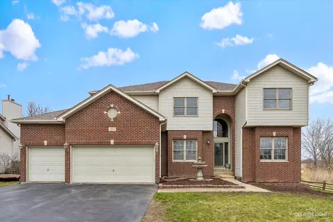 207 Carlisle Ct, Oswego, IL 60543