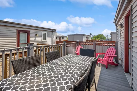 Exterior - 519 Chicago Ave #E, Evanston, IL 60202 photo 3 of 4