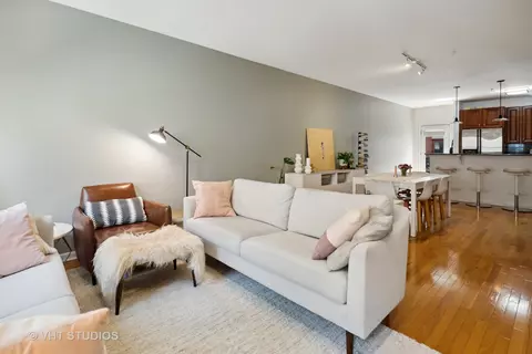 Living - 519 Chicago Ave #E, Evanston, IL 60202 photo 3 of 3