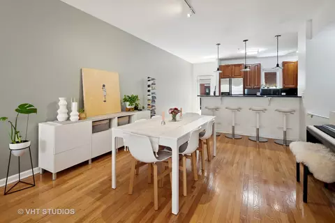 Dining - 519 Chicago Ave #E, Evanston, IL 60202 photo 2 of 3