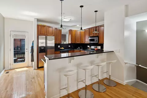 Kitchen - 519 Chicago Ave #E, Evanston, IL 60202 photo 2 of 5
