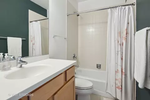 Bath - 519 Chicago Ave #E, Evanston, IL 60202 photo 4 of 4