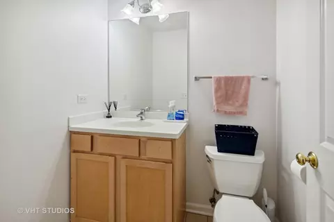 Bath - 519 Chicago Ave #E, Evanston, IL 60202 photo 1 of 4