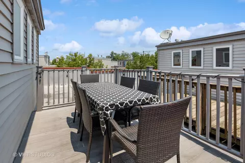 Exterior - 519 Chicago Ave #E, Evanston, IL 60202 photo 2 of 4