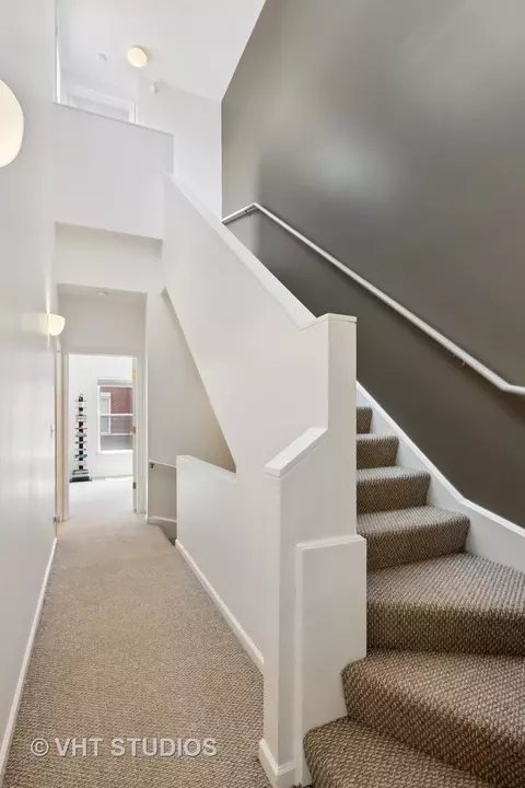 Entry Way - 519 Chicago Ave #E, Evanston, IL 60202 photo 2 of 2