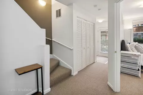 Entry Way - 519 Chicago Ave #E, Evanston, IL 60202 photo 1 of 2