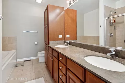 Bath - 519 Chicago Ave #E, Evanston, IL 60202 photo 2 of 4