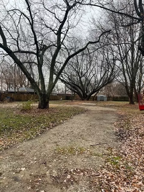 9065 Queens Ln, Morris, IL 60450 photo 2
