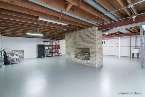 Exterior - 2 S350 Arrowhead Dr, Wheaton, IL 60189 photo 3 of 9