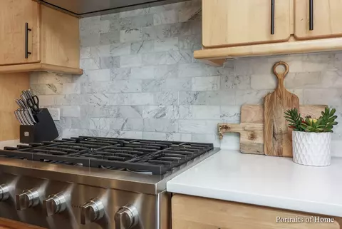 Kitchen - 2 S350 Arrowhead Dr, Wheaton, IL 60189 photo 3 of 6