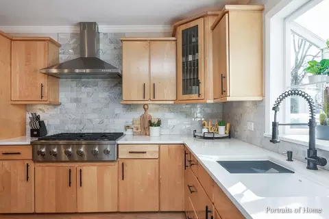 Kitchen - 2 S350 Arrowhead Dr, Wheaton, IL 60189 photo 2 of 6