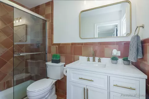 Bath - 2 S350 Arrowhead Dr, Wheaton, IL 60189 photo 1 of 3