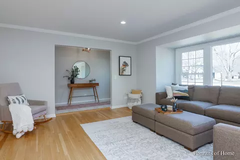 Living - 2 S350 Arrowhead Dr, Wheaton, IL 60189 photo 3 of 7