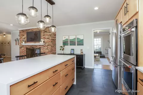 Kitchen - 2 S350 Arrowhead Dr, Wheaton, IL 60189 photo 5 of 6