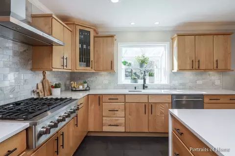 Kitchen - 2 S350 Arrowhead Dr, Wheaton, IL 60189 photo 4 of 6