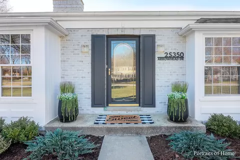 Entry Way - 2 S350 Arrowhead Dr, Wheaton, IL 60189 photo 1 of 2