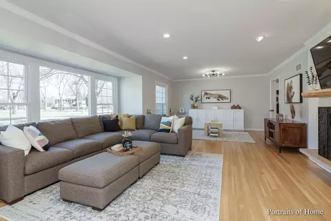 Living - 2 S350 Arrowhead Dr, Wheaton, IL 60189 photo 1 of 7