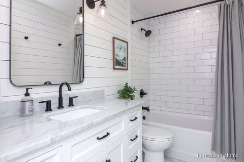 Bath - 2 S350 Arrowhead Dr, Wheaton, IL 60189 photo 2 of 3