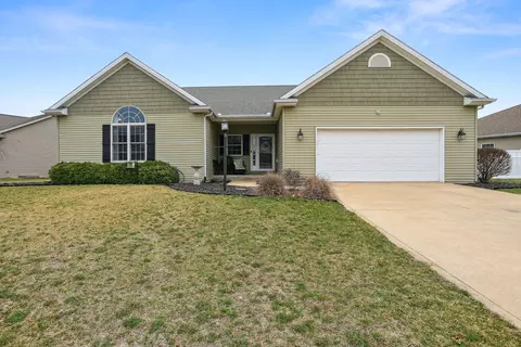 900 Reagan Dr, Saint Joseph, IL 61873