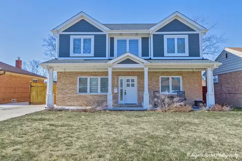 8242 N Elmore St, Niles, IL 60714