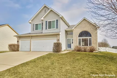 708 Wimbleton Trl, Mchenry, IL 60050