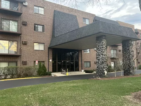 235 N Mill Rd #114B, Addison, IL 60101