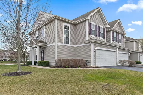 1532 Legacy Dr, Dekalb, IL 60115