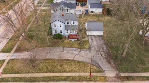 Exterior - 902 N Linden St, Normal, IL 61761 photo 2 of 9