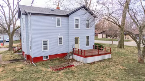 Exterior - 902 N Linden St, Normal, IL 61761 photo 5 of 9