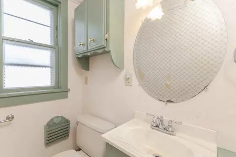 Bath - 902 N Linden St, Normal, IL 61761 photo 1 of 2