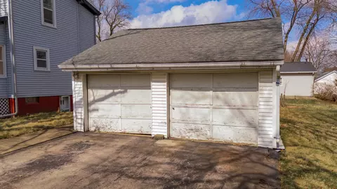 Exterior - 902 N Linden St, Normal, IL 61761 photo 8 of 9