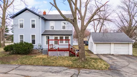 Exterior - 902 N Linden St, Normal, IL 61761 photo 6 of 9