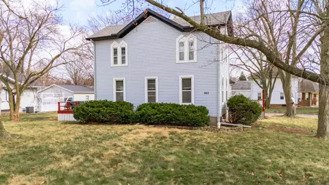 Exterior - 902 N Linden St, Normal, IL 61761 photo 3 of 9