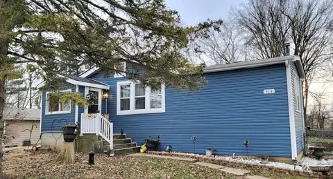 515 Woodland Dr, Round Lake Beach, IL 60073